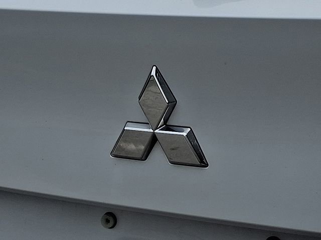 Used 2023 Mitsubishi Outlander SE FWD image 35