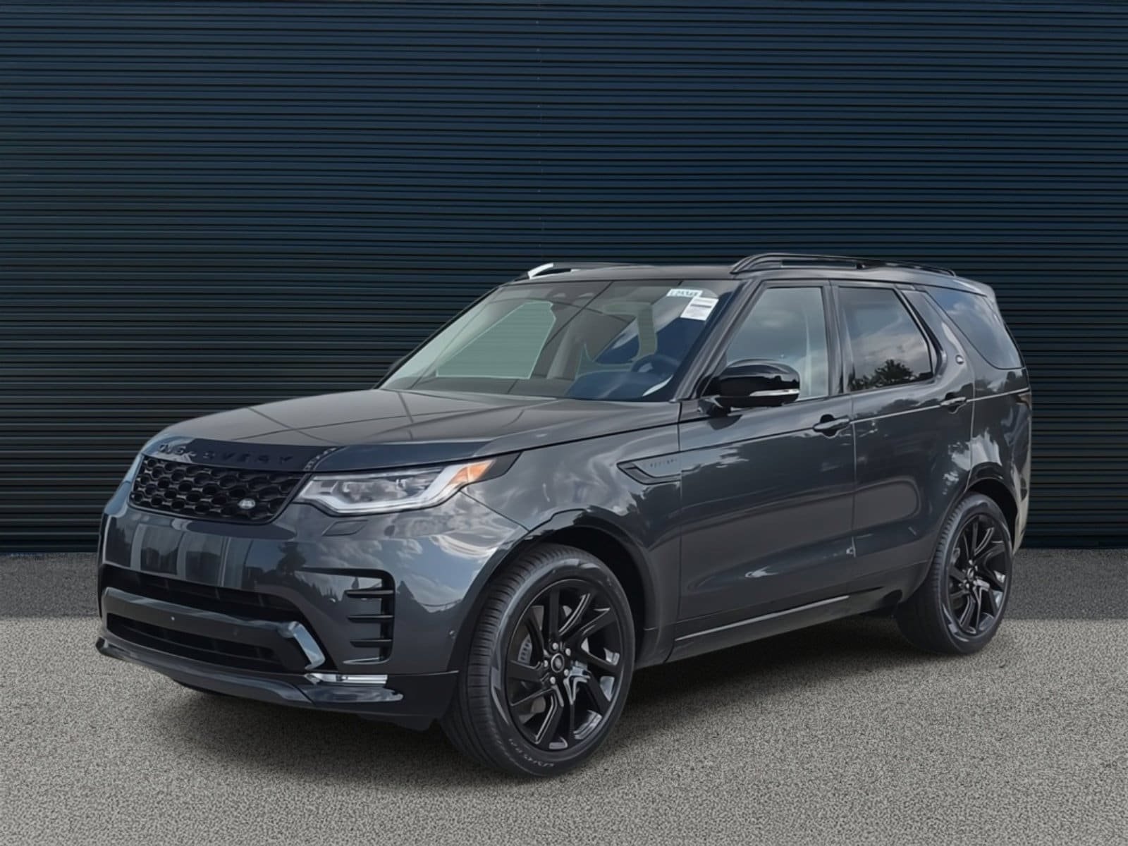 Certified 2025 Land Rover Discovery Dynamic SE AWD/4WD image 1