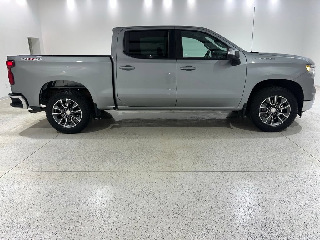 Used 2023 Chevrolet Silverado 1500 LT AWD/4WD image 6