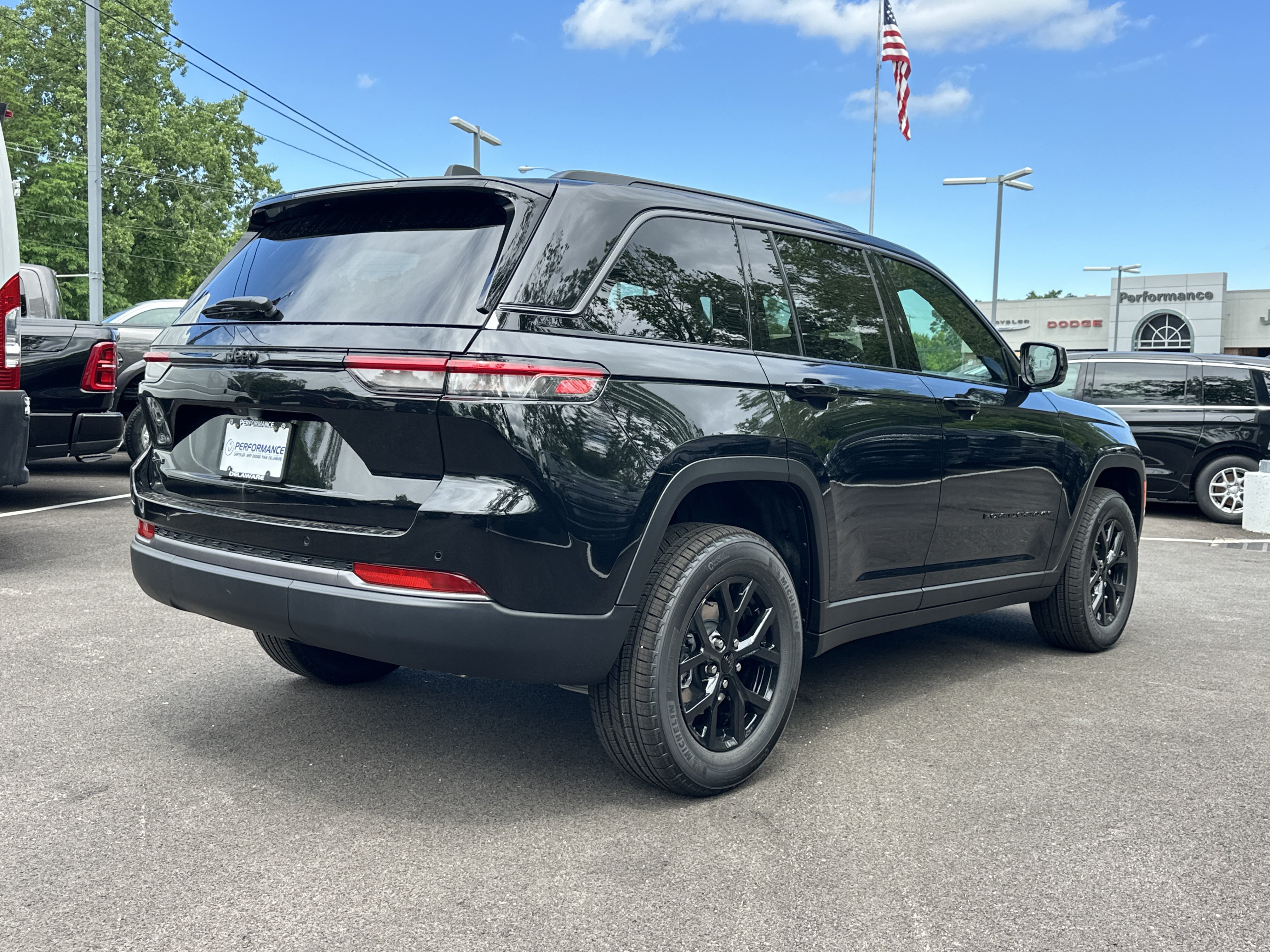 New 2026 Jeep Grand Cherokee Altitude AWD/4WD image 17