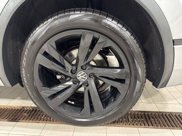 Certified 2023 Volkswagen Tiguan SE R-Line AWD/4WD image 18