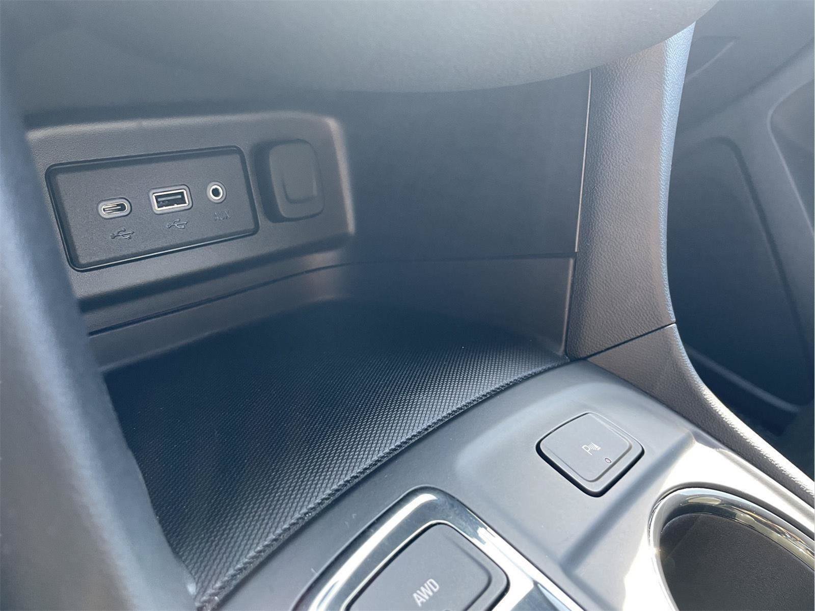 Used 2024 Chevrolet Equinox RS w/ LPO, Floor Liner Package AWD/4WD image 30