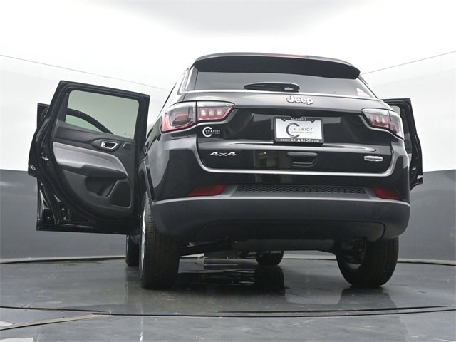 New 2025 Jeep Compass Latitude w/ Sun & Sound Group image 60