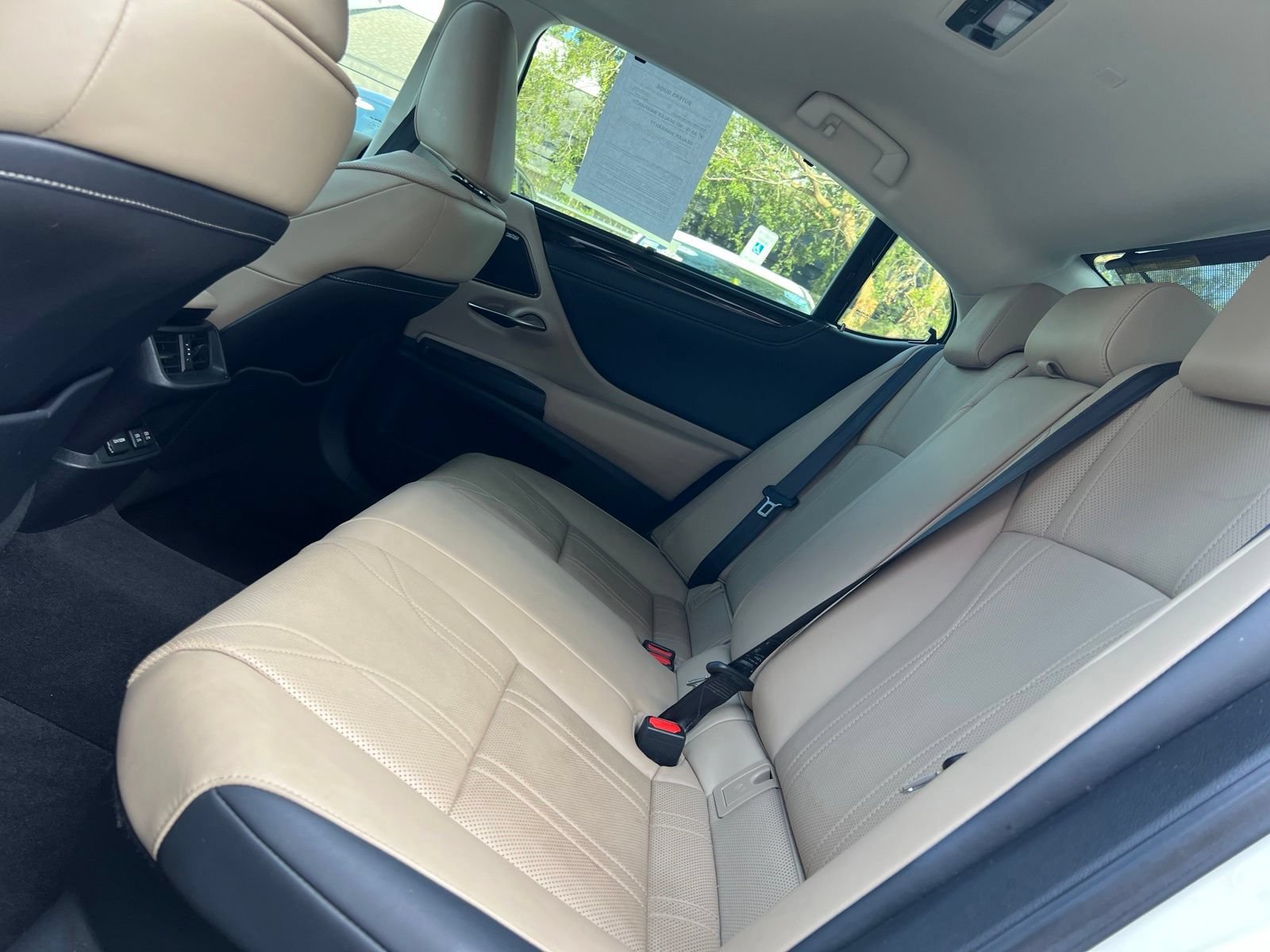 Used 2019 Lexus ES 300h Ultra Luxury w/ Accessory Package 2 FWD image 62