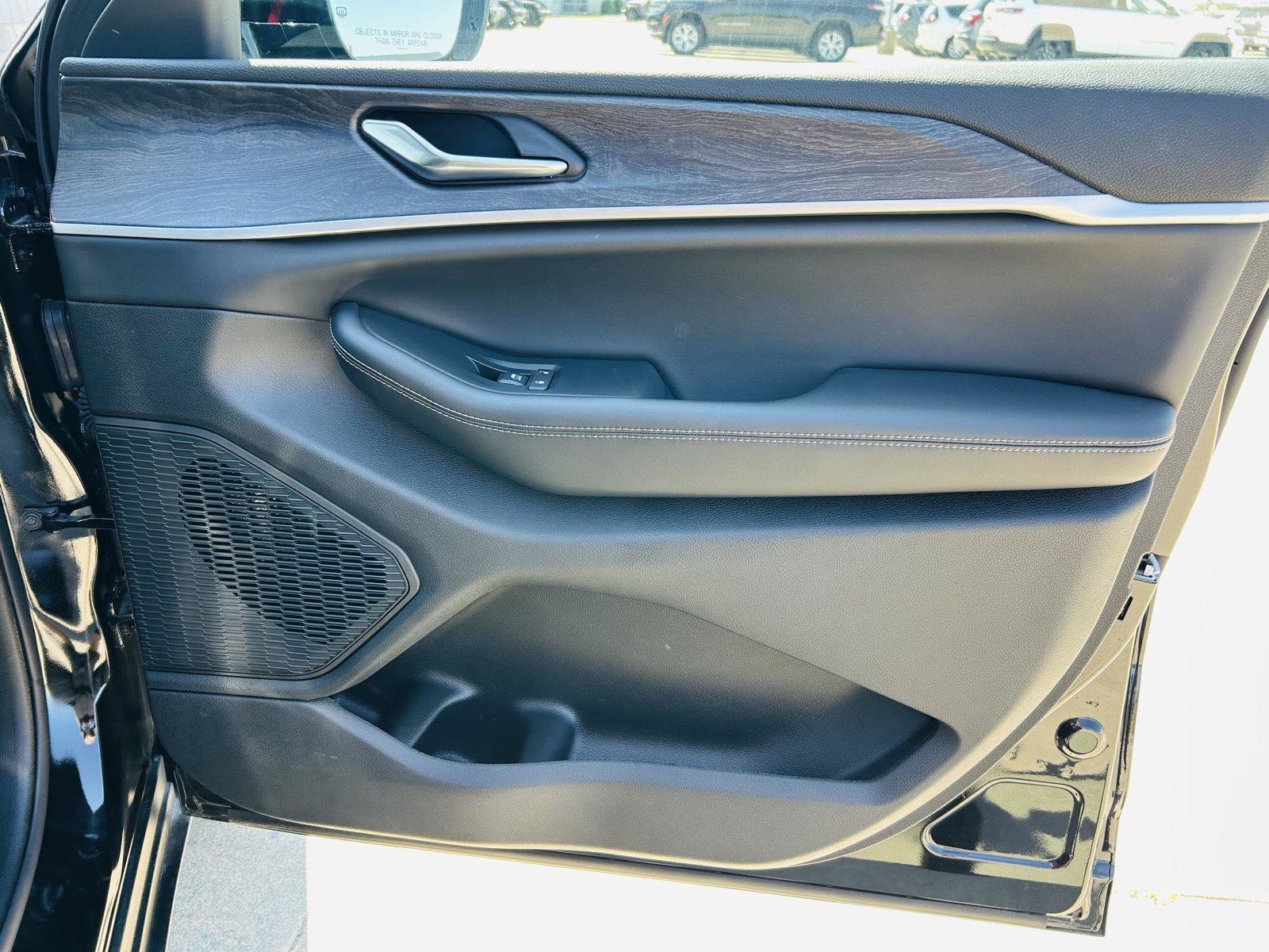 New 2025 Jeep Grand Cherokee Limited AWD/4WD image 33