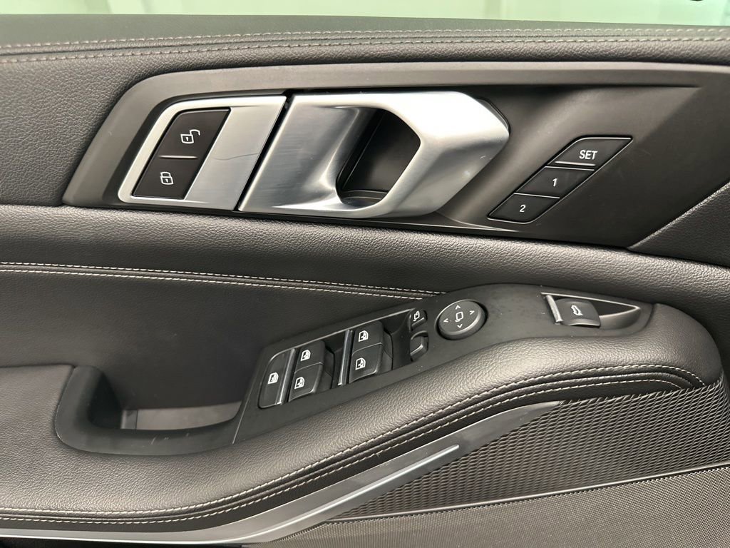 Used 2020 BMW X5 xDrive40i w/ M Sport Package image 26