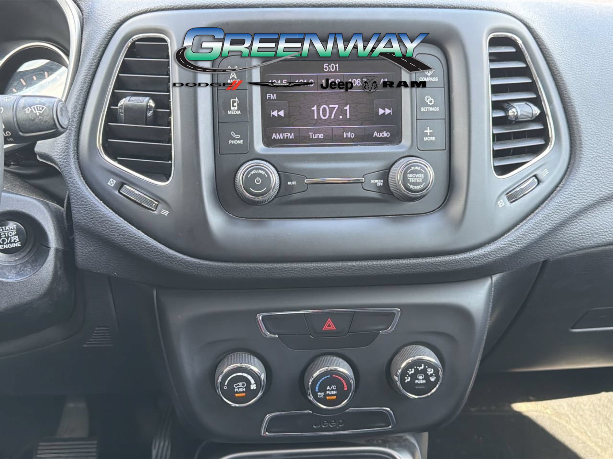 Used 2018 Jeep Compass Latitude FWD image 20
