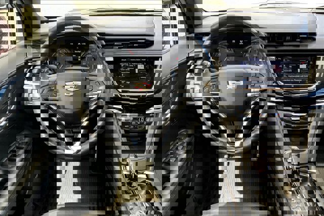 Used 2022 Cadillac XT6 Sport w/ Technology Package image 4