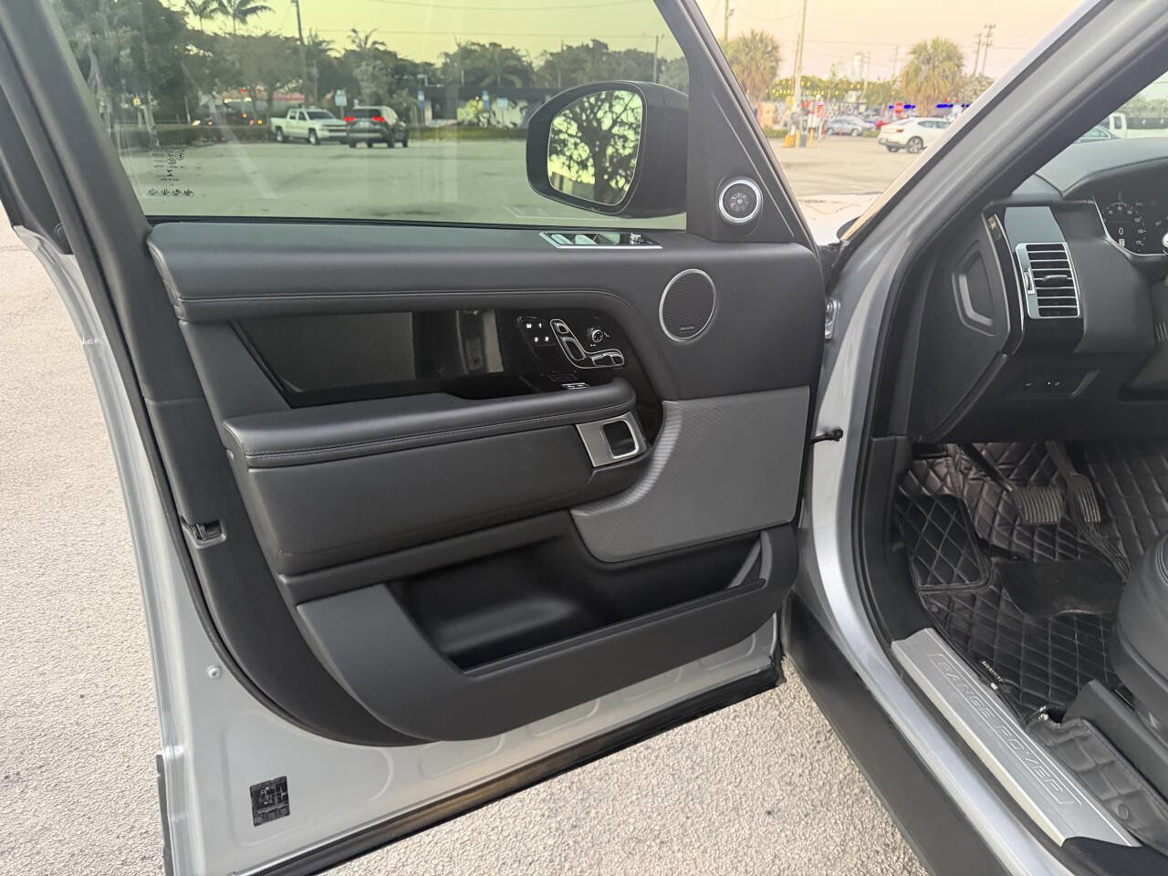 Used 2018 Land Rover Range Rover Supercharged AWD/4WD image 13