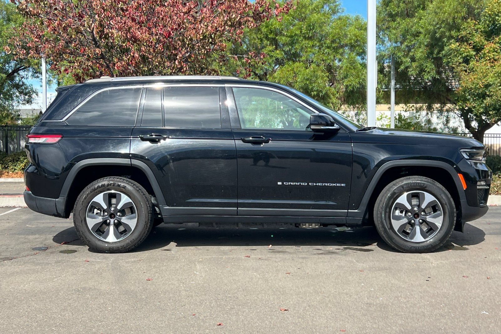 Used 2024 Jeep Grand Cherokee Limited 4xe AWD/4WD image 3