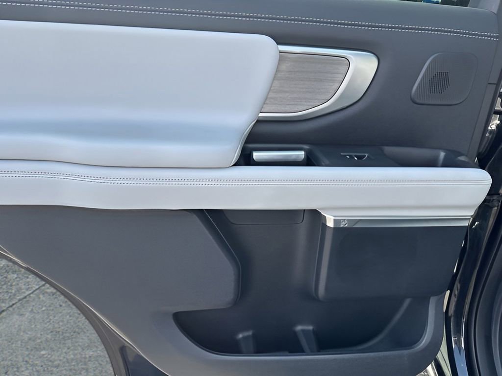 Used 2025 Ford Expedition Platinum w/ Driver's Package image 48