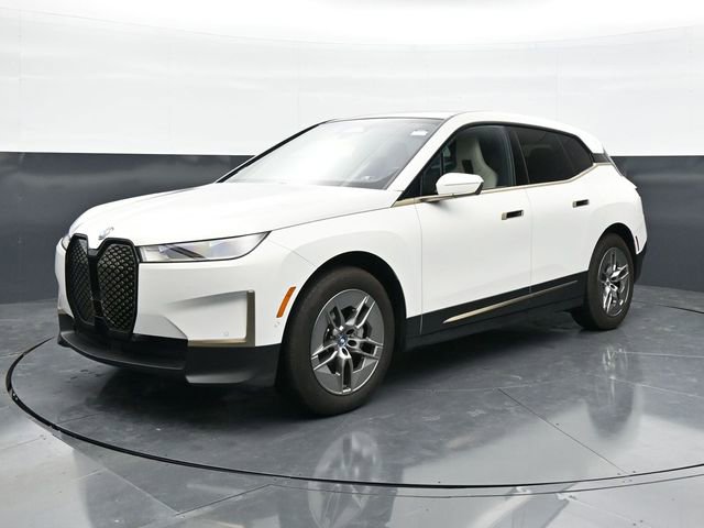 Used 2023 BMW iX xDrive50 AWD/4WD image 3