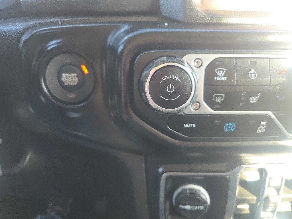 Used 2022 Jeep Wrangler Unlimited Sahara w/ Cold Weather Group AWD/4WD image 27