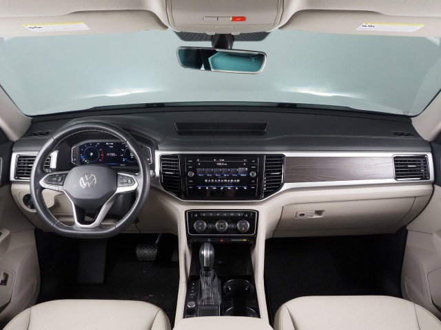 Used 2023 Volkswagen Atlas SE w/ Technology Package image 3