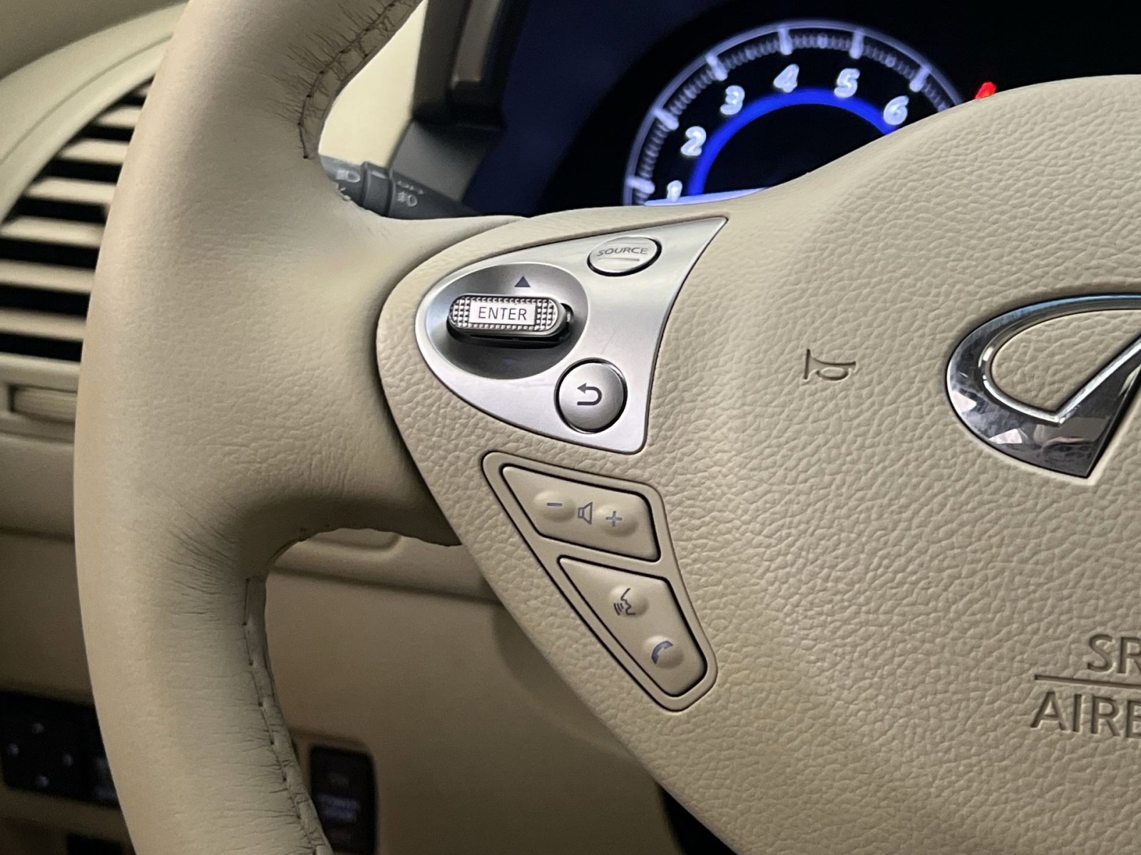 Used 2013 INFINITI FX37 AWD w/ Premium Pkg image 35