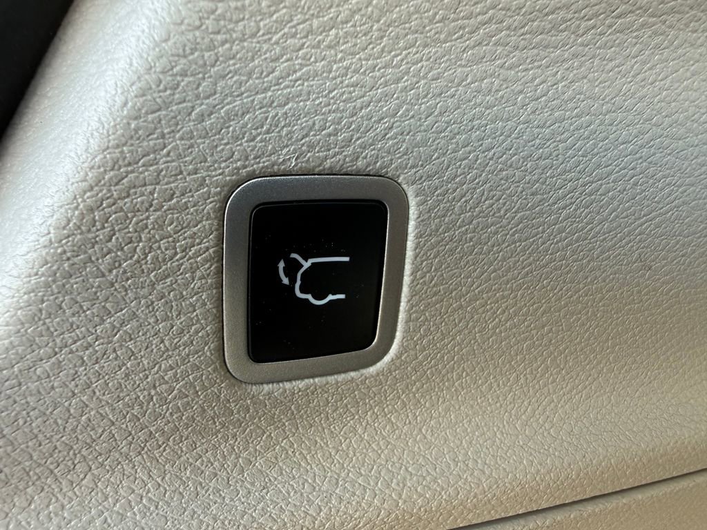 Used 2020 Chrysler Pacifica Touring-L w/ Advanced Safetytec Group image 20