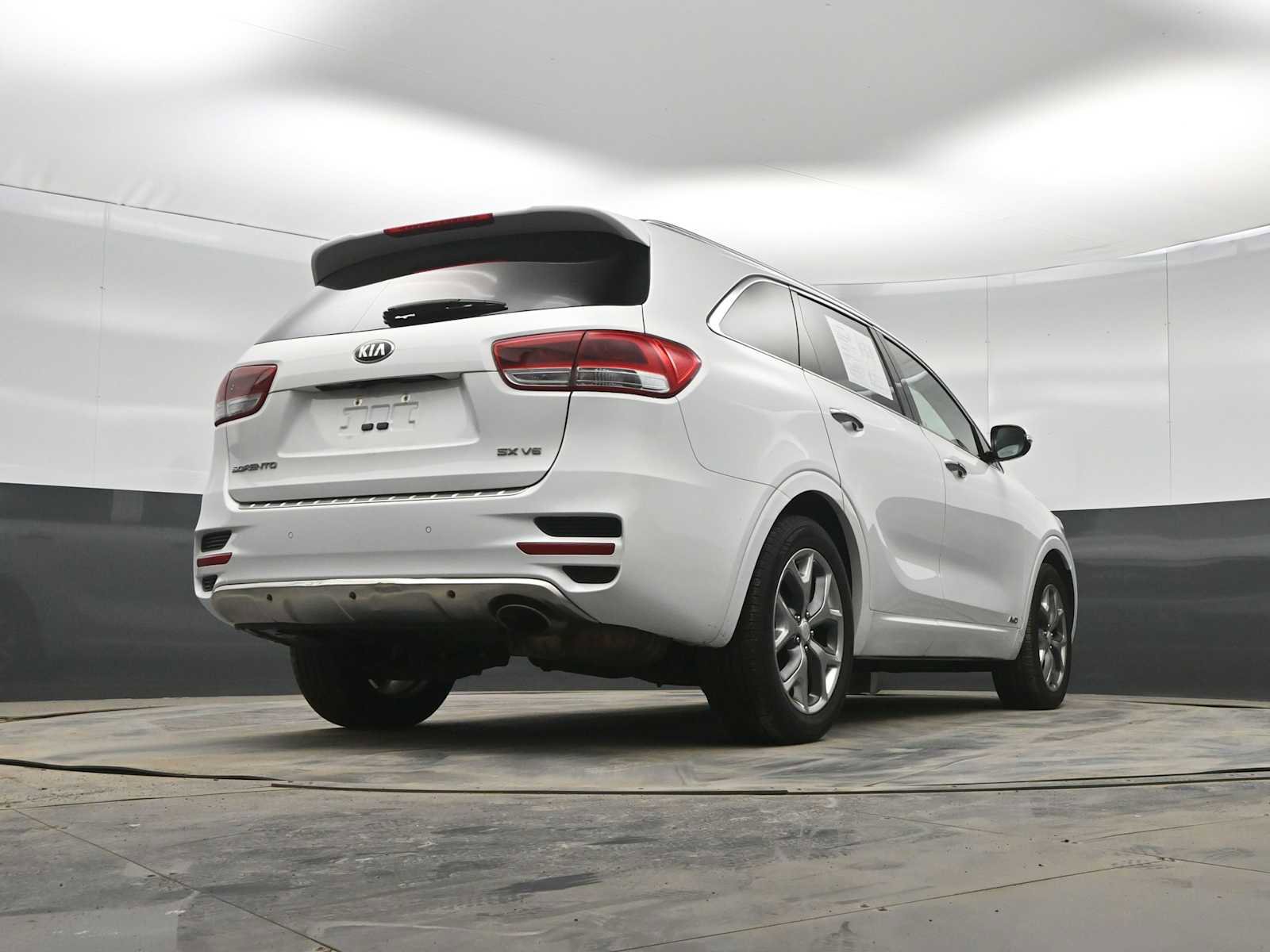 Used 2018 Kia Sorento SX image 36