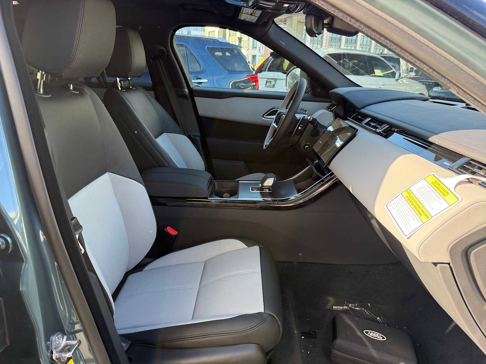 New 2026 Land Rover Range Rover Velar Dynamic SE image 10