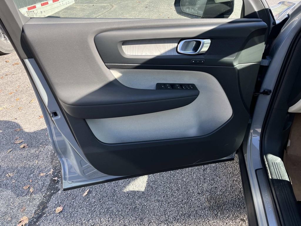 New 2026 Volvo XC40 B5 Plus w/ Protection Package Premier image 19