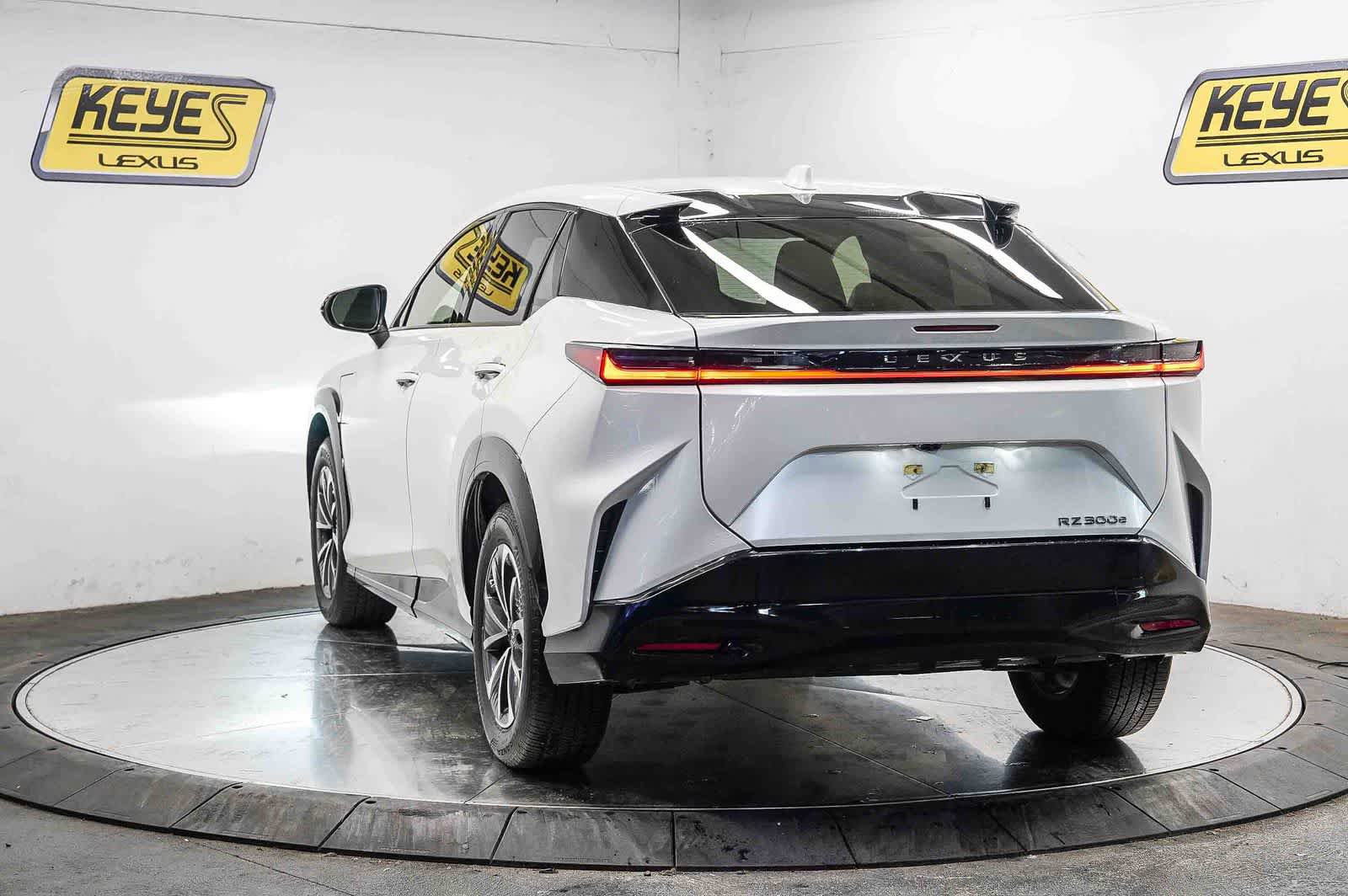 Used 2024 Lexus RZ 300e Premium FWD image 2
