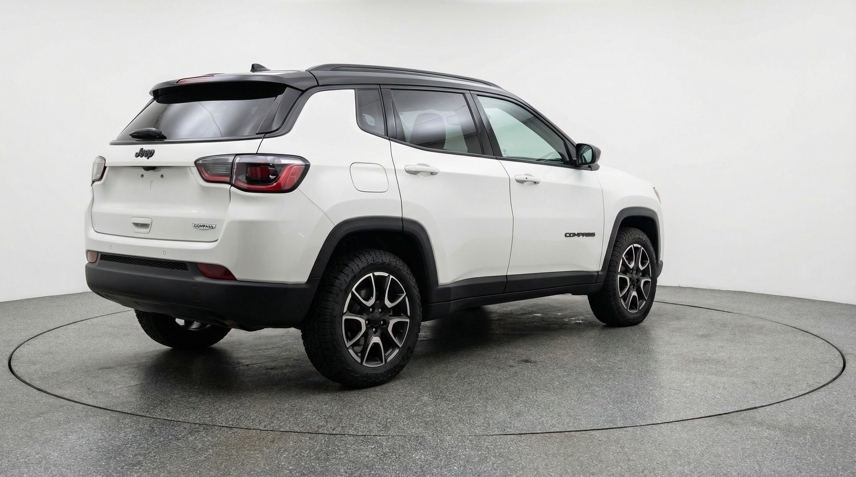 Used 2025 Jeep Compass Trailhawk AWD/4WD image 9