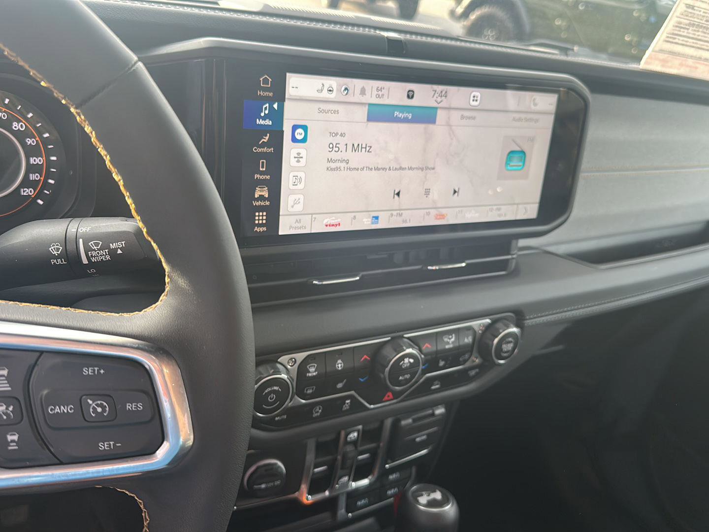 Used 2024 Jeep Wrangler Sahara image 14