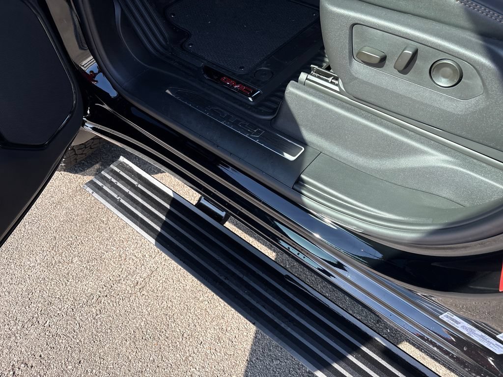 New 2026 GMC Sierra 2500 AT4 w/ AT4 Premium Plus Package AWD/4WD image 11