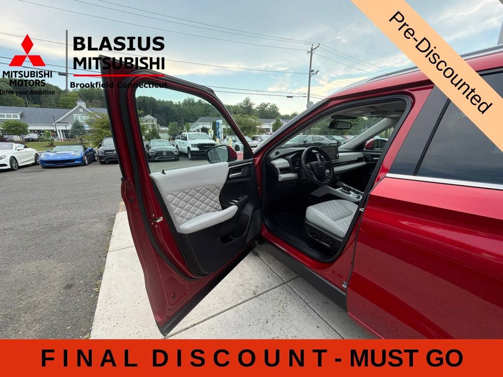 Used 2023 Mitsubishi Outlander SEL AWD/4WD image 24