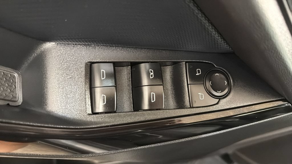 Used 2025 Chevrolet Equinox LT AWD/4WD image 16