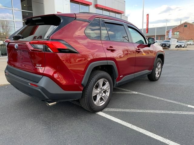 Used 2022 Toyota RAV4 XLE w/ Convenience Package image 3