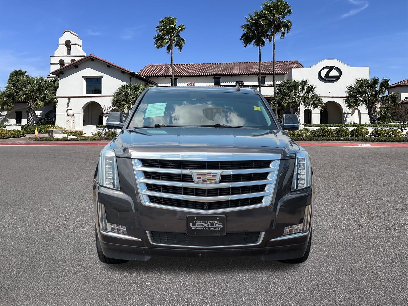 Used 2017 Cadillac Escalade Premium Luxury RWD image 6