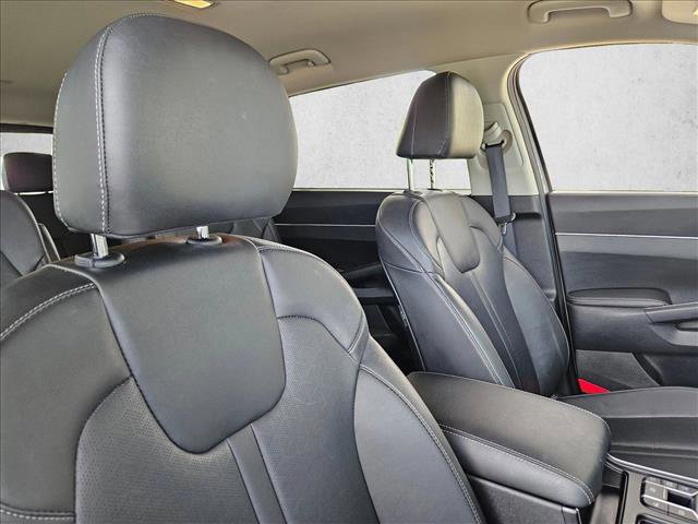 Used 2023 Kia Sorento EX image 28