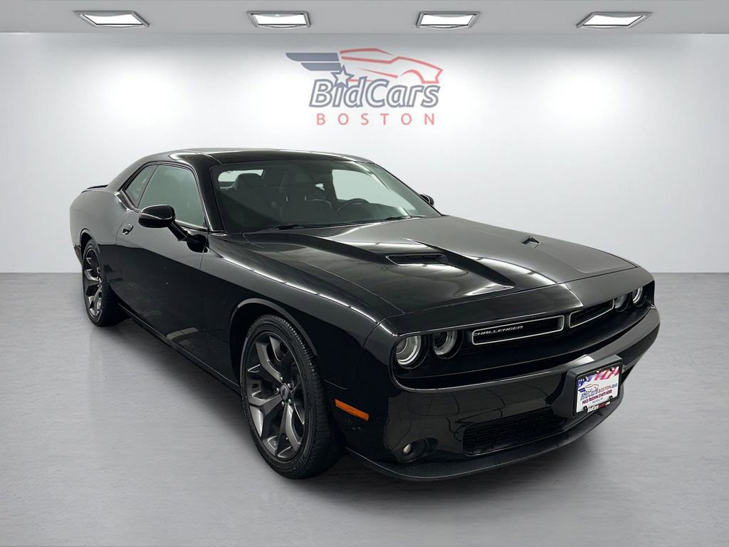 Used 2018 Dodge Challenger SXT Plus image 3