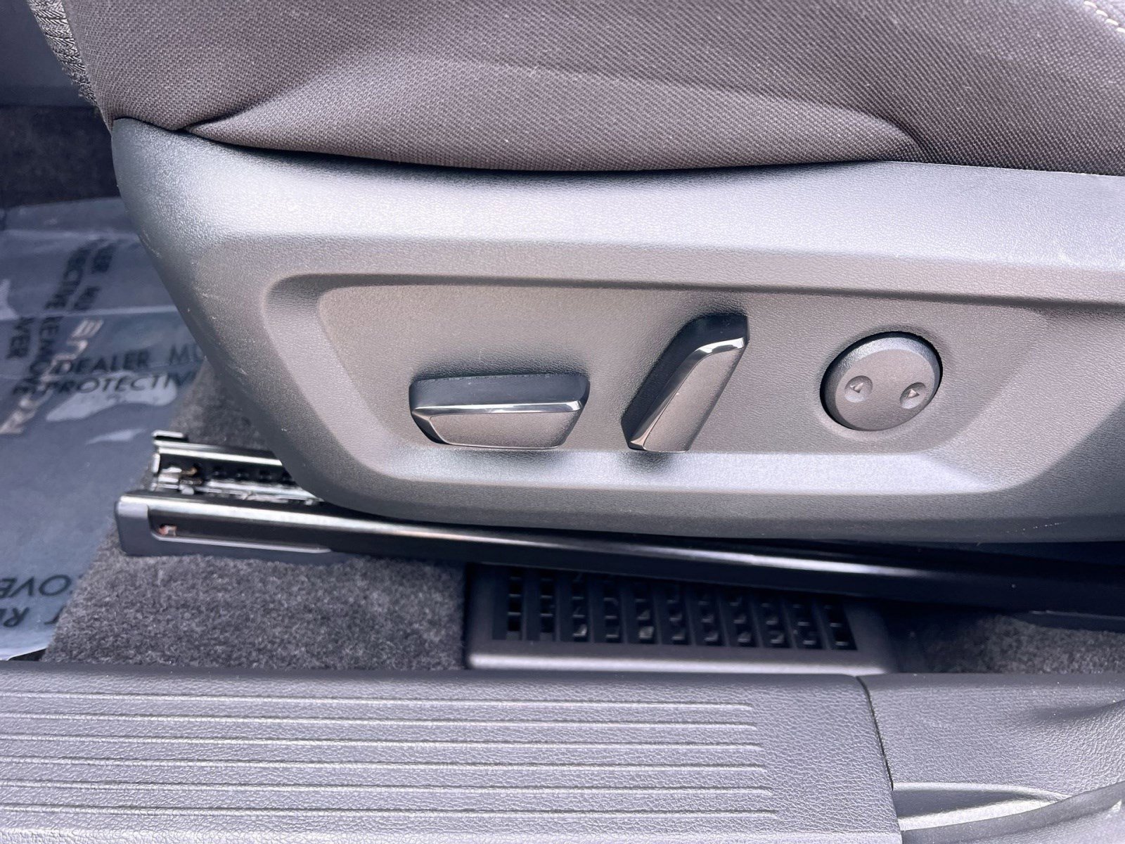 Used 2023 Nissan Rogue SV image 14