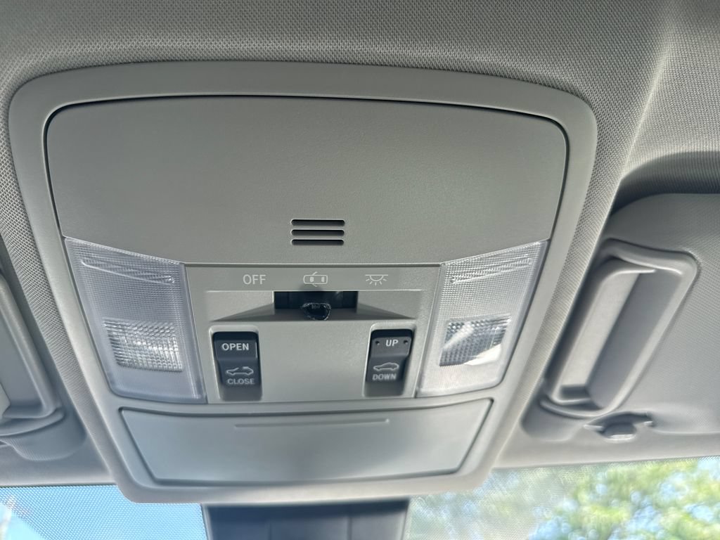 Used 2017 Toyota RAV4 XLE FWD image 33