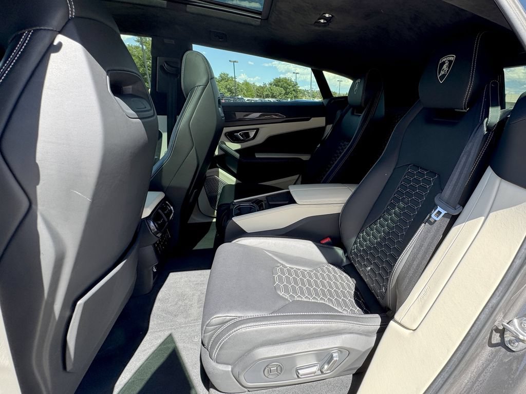 Used 2021 Lamborghini Urus AWD/4WD image 38