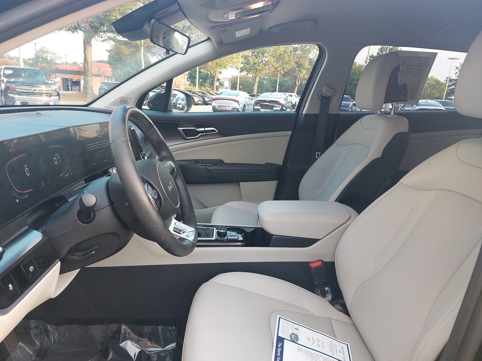 Used 2024 Kia Sportage EX FWD image 14