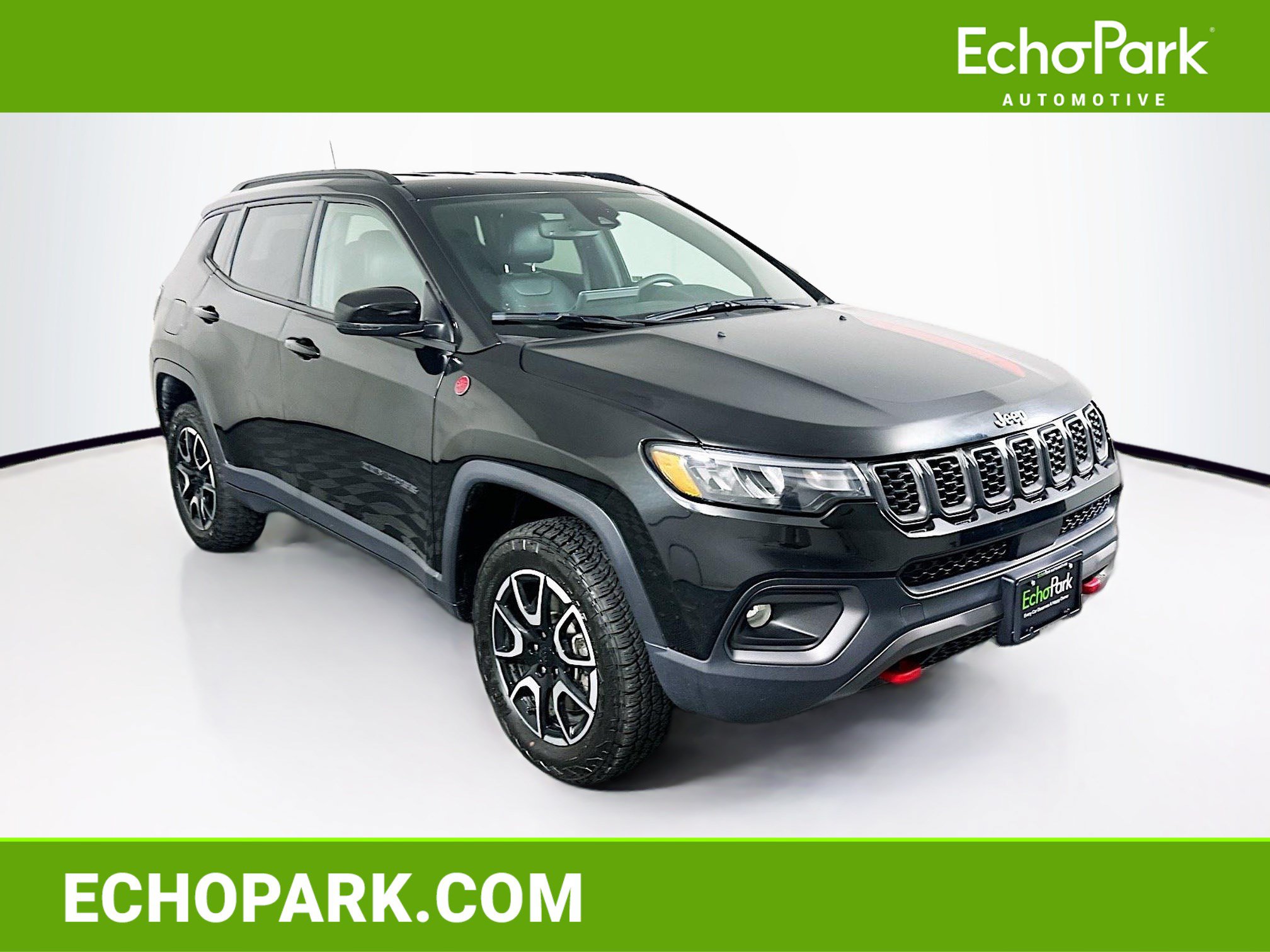 Used 2024 Jeep Compass Trailhawk AWD/4WD image 1