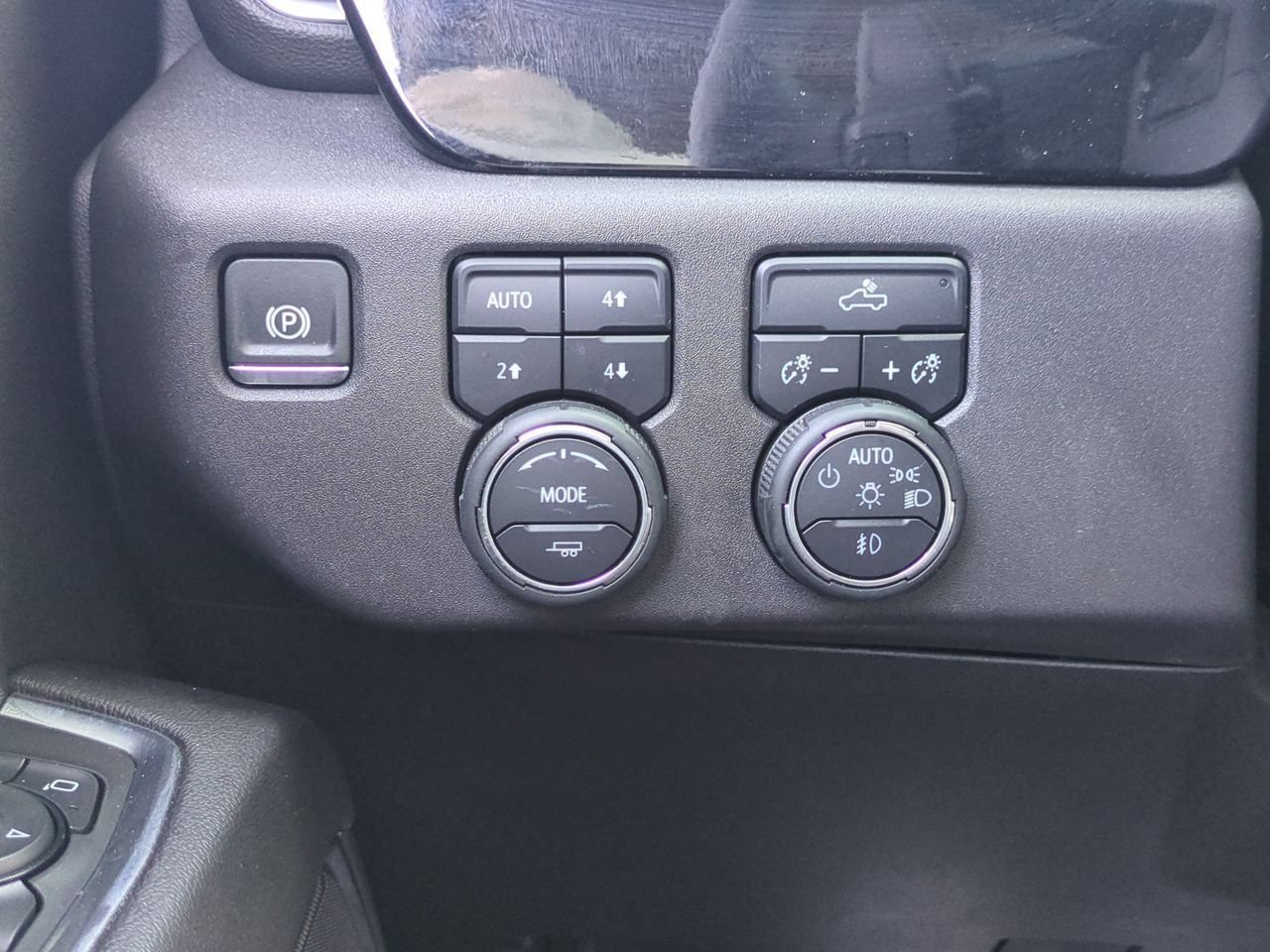 Used 2024 Chevrolet Silverado 1500 LT Trail Boss w/ Protection Package AWD/4WD image 18