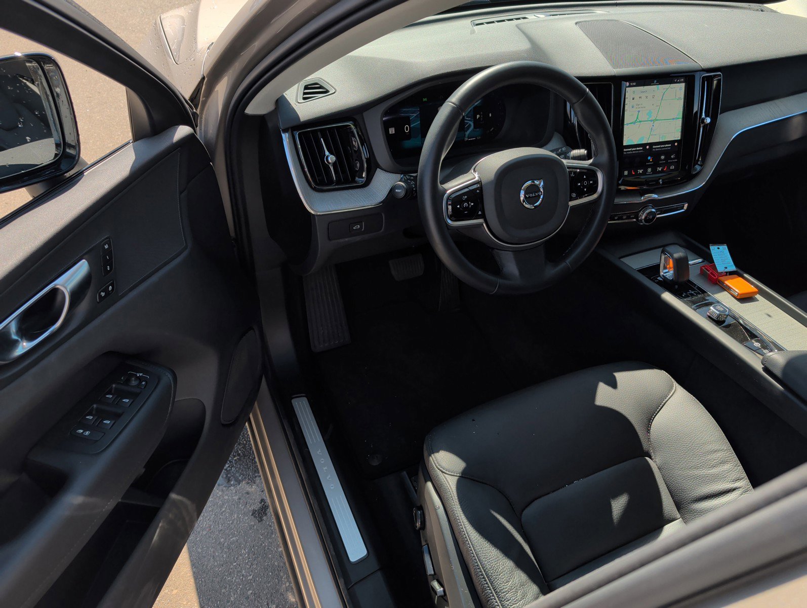 Certified 2025 Volvo XC60 B5 Plus image 10