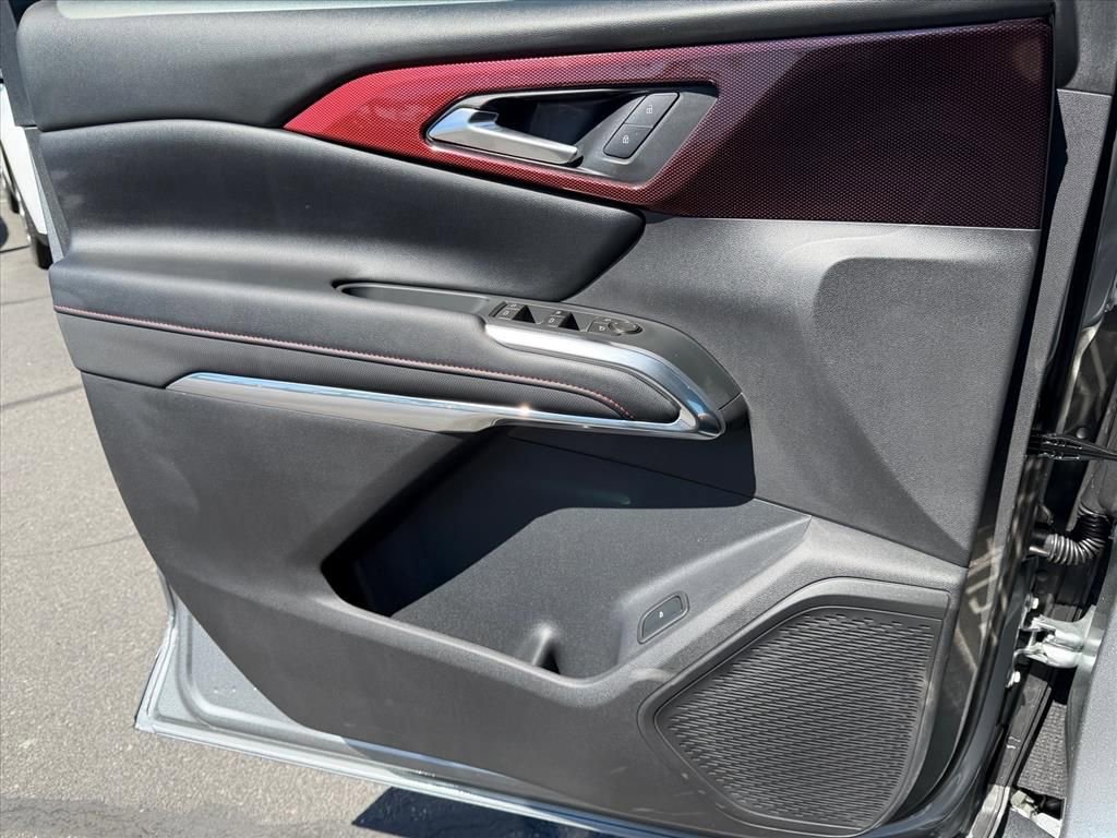 New 2026 Chevrolet Traverse Z71 w/ LPO, Floor Liner Package AWD/4WD image 9