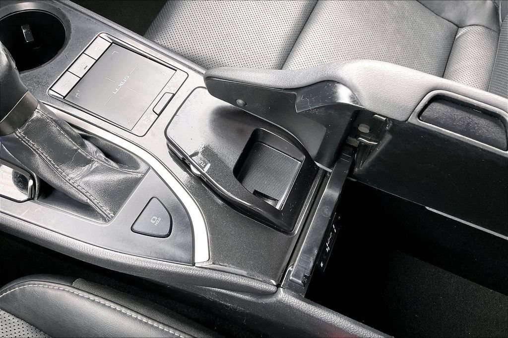 Used 2019 Lexus UX 200 w/ Premium Package FWD image 26