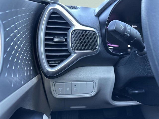 Used 2025 Kia Soul LX w/ LX Technology Package FWD image 24
