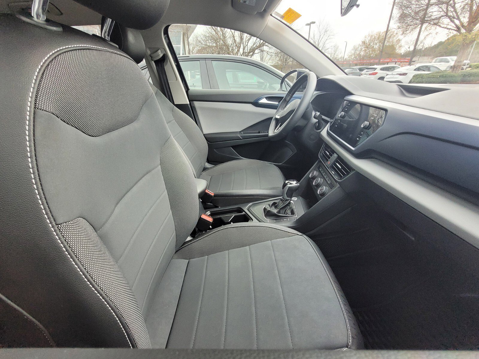 Certified 2022 Volkswagen Taos SE image 9