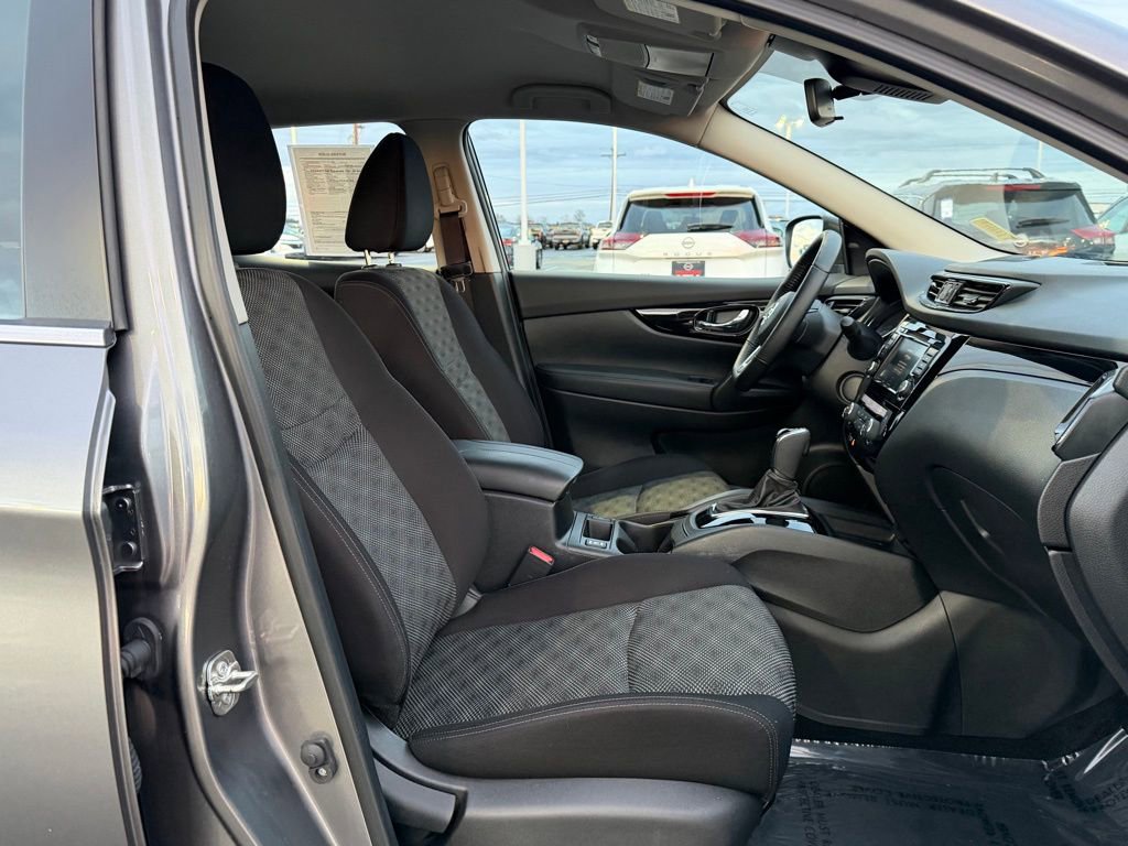 Used 2022 Nissan Rogue Sport SV image 23