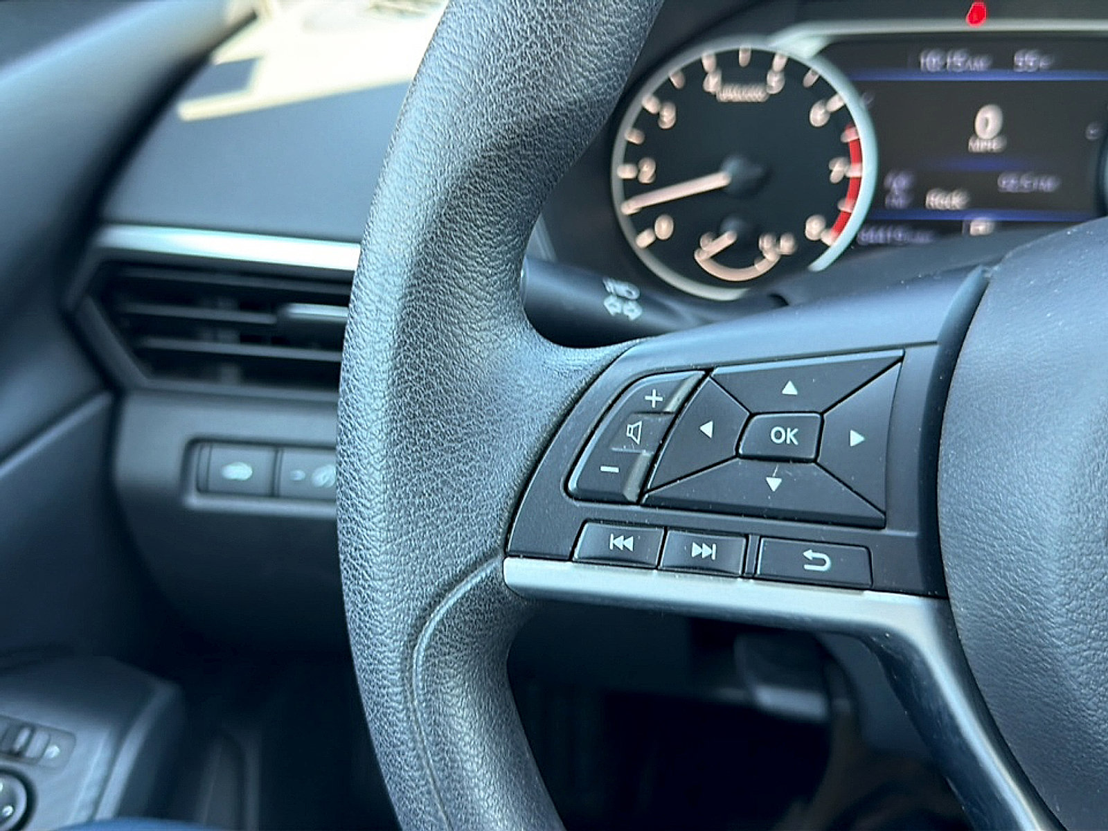 Used 2022 Nissan Altima 2.5 SV FWD image 10