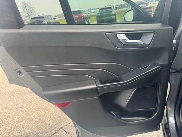 Certified 2024 Ford Escape Platinum w/ Class II Trailer Tow Package AWD/4WD image 24