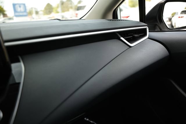 Used 2025 Toyota Corolla LE FWD image 38