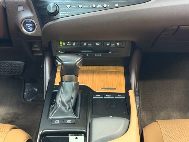 Used 2019 Lexus ES 300h w/ Luxury Package image 15
