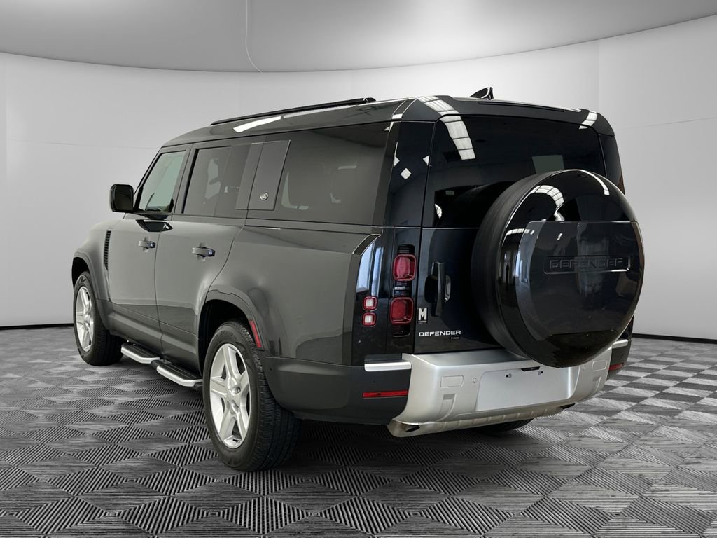 Used 2023 Land Rover Defender 130 SE image 3